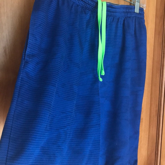 Men’s Under Armour athletic shorts - Picture 4 of 5